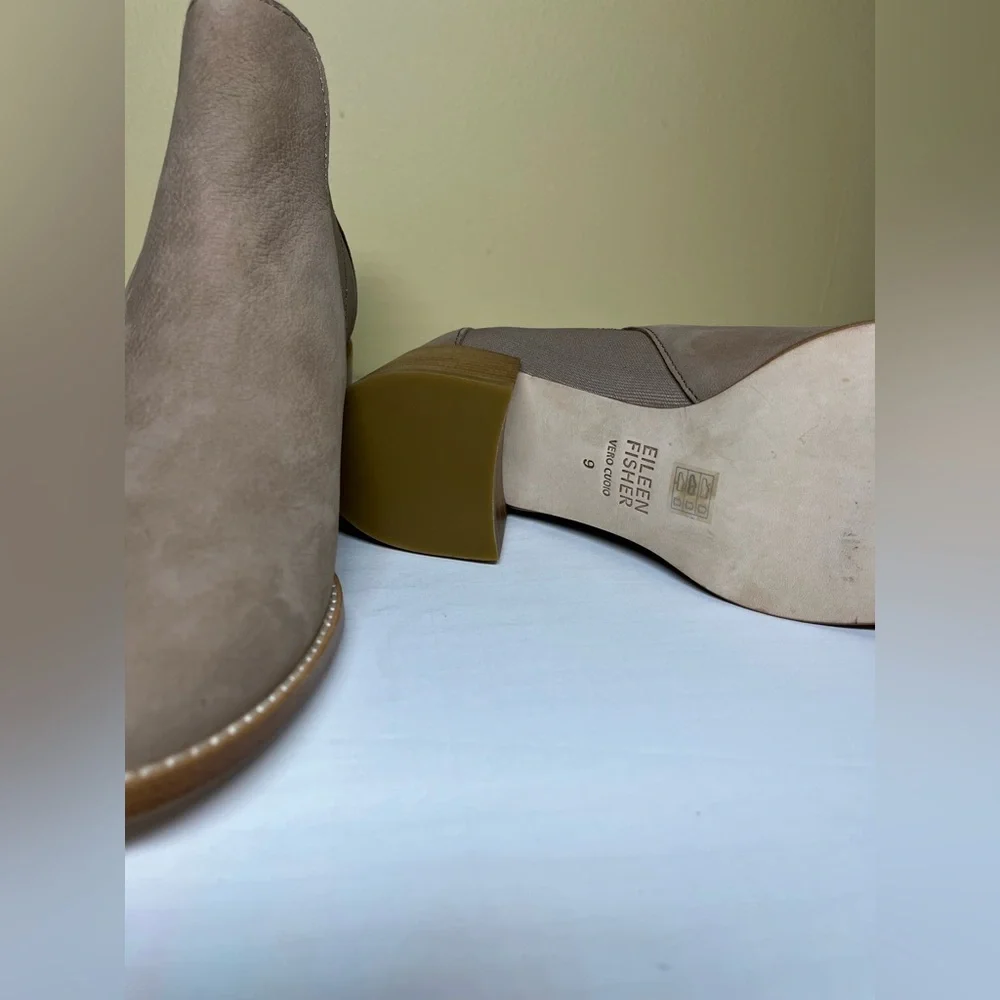 NWOT- Women’s Eileen Fisher “Bayo” Tumbled Nubuck Genuine Suede Boots -Tan -Sz 9